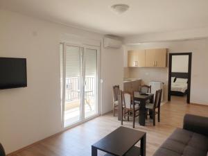 Apartments Kudra with parking