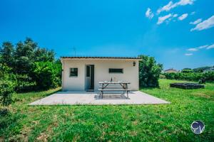 Maisons de vacances Mazet au calme -Piscine privee-Grand jardin arbore : photos des chambres