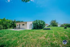 Maisons de vacances Mazet au calme -Piscine privee-Grand jardin arbore : photos des chambres