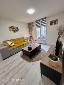 Appartements La dimeresse : charmant 2 pieces avec vue, dans le centre medieval : photos des chambres