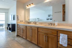 Playa Blanca Condo - 9th Floor Ocean Views!