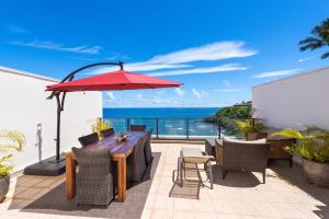 Puu Poa Ocean Bluff Condo, Incredible Views, Walk to Beaches, Pool & Tennis