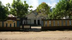 SPOT ON 92689 Homestay Srikandi Pulau Merah BeachNearPantai Pancer - Sarungan