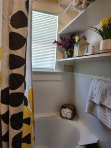 Adorable French corner by Downtown-Houston, Heights & WOMH