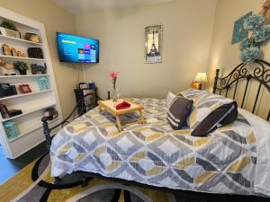 Adorable French corner by Downtown-Houston, Heights & WOMH