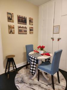 Adorable French corner by Downtown-Houston, Heights & WOMH