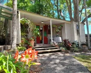 Quirky Cottage in Centre of Maleny, Walk Everywhere - Booroobin