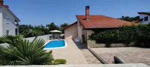 Villa Leonore mit beheizbarem Pool - Buici