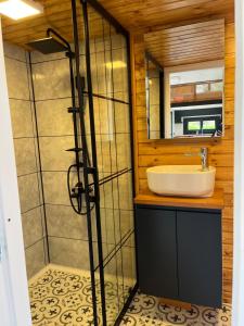 Maisons de vacances Tiny House Piscine et Spa : photos des chambres