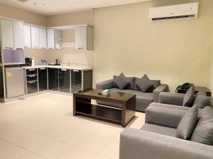 Triple Tree Serviced Apartments - الشجرة الثلاثية للشقق المخدومة