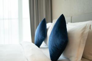 ALiving Stylish Studio with Partial Burj & Canal Views- Prive , Business bay 713