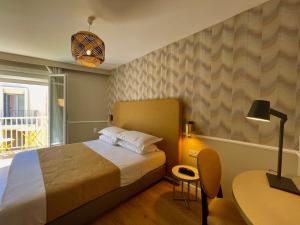 Hotels Hotel Restaurant Christophe Colomb : Grande Chambre Double 