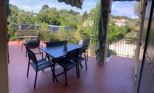 Appartements Haut de villa avec terrasse privative jardin et parking tout pres des plages : photos des chambres