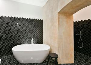 Luxury Old Town Apt, parking