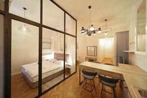 Stay Swanky Bed & Breakfast 