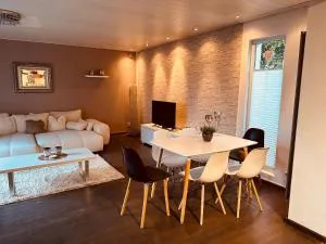 4 Zimmer 11 Personen Wohnung Garten Terrasse Grill 2 Badezimmer - Erbschlö
