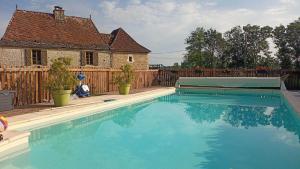 Maisons de vacances Gites Perigord Rocamadour Sarlat Gourdon naturiste de juin a sept : photos des chambres