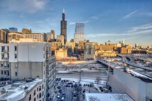 W Loop 2BR w Gym Pool in heart of Greektown CHI-561