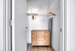 W Loop 2BR w Gym Pool in heart of Greektown CHI-561