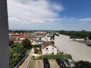 Appartements Flat in front of the TrainStation Saint Cyr lEcole : photos des chambres