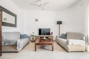 2 bedroom apt close to the sea