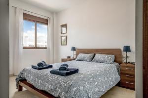 2 bedroom apt close to the sea