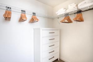 Long Beach 2BR w WD Gym Pool nr Ocean Blvd LAX-850