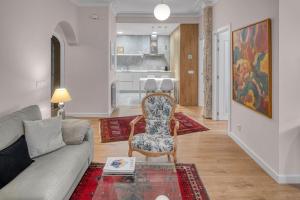 Always Easy I Bellas Artes