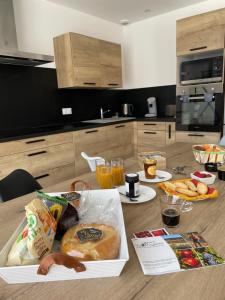 Maisons de vacances Val des Bruyeres - gite 15mn Pezenas avec terrasse et cour close - Parking privatif securise - Wifi gratuit : photos des chambres