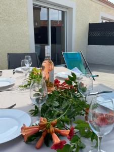 Maisons de vacances Val des Bruyeres - gite 15mn Pezenas avec terrasse et cour close - Parking privatif securise - wifi FTTH gratuit : photos des chambres