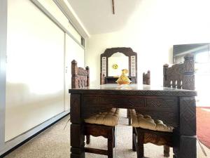 Cosy hyper central typical home