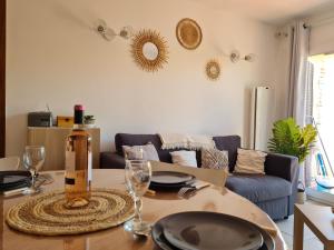 Appartements Appartement avec terrasse, jardinet et piscine : photos des chambres