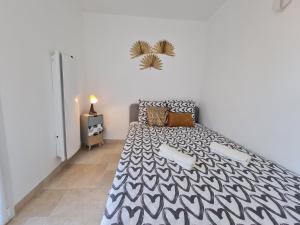 Bel appartement au calme avec terrasse aperçu mer, jardinet et piscine