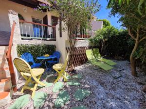 Appartements Appartement avec terrasse, jardinet et piscine : photos des chambres