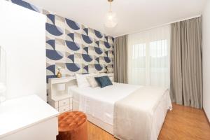 One-Bedroom Apartment with Balcony and Sea View room in Apartments Adeona