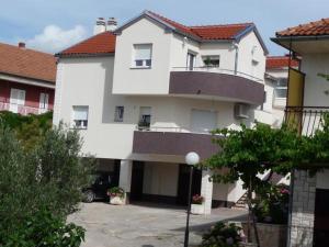 Apartment in Brodarica with sea view, balcony, air conditioning, WiFi 5183-2