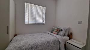 Stunning, clean, free parking home, ideal long stays