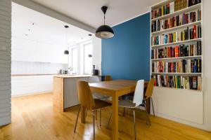 Apartament 100m2 - 2 sypialnie, 2 łazienki, salon, kuchnia, taras, WiFi, rowery