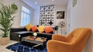 Stunning, clean, free parking home, ideal long stays - West Thurrock