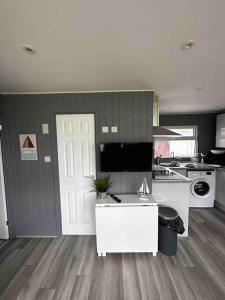 Beautiful Chalet, 18 Cordova, Selsey Country Club