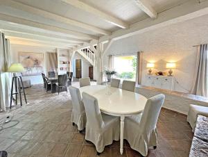 Villas Villa Panorama - Grande bastide privee avec piscine, jacuzzi et tennis : photos des chambres