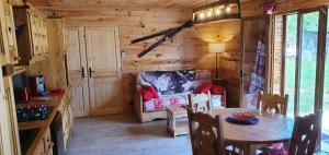 Maisons de vacances Chez LAVALOU Gite 4* chaleureux en bois : photos des chambres