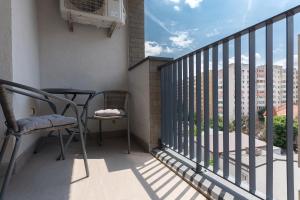 Eva - Bright Apt with Balcony near Veranda Mall