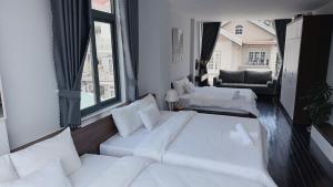 Phòng Gia Đình Có Ban Công (Family Room with Balcony)