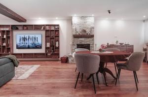 Лиловата Къща