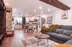 Лиловата Къща