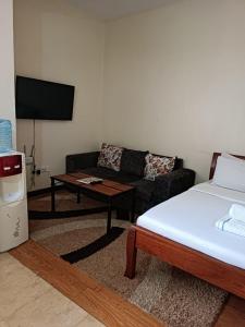 Lux Suites kipande Studio Apartments