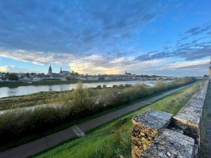 À côté de la Loire