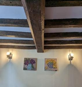 Cosy character cottage in central Marlborough UK