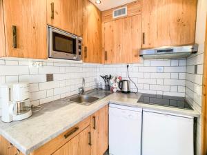 Studio confortable avec balcon, au pied des pistes - FR-1-502-523